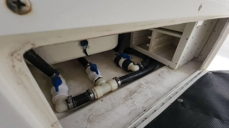 Slide: The Image of Mako 284 CC 2019 - 90