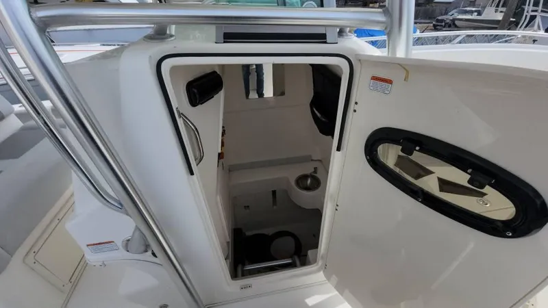 Slide: The Image of Mako 284 CC 2019 - 95