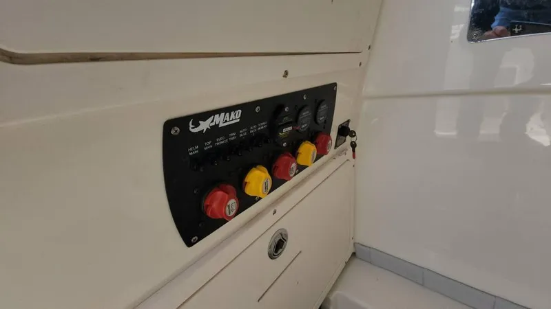 Slide: The Image of Mako 284 CC 2019 - 99