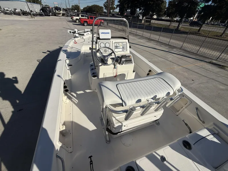 Slide: The Image of 2013 NauticStar 2200 T boat interior with steering console and seating. - 15