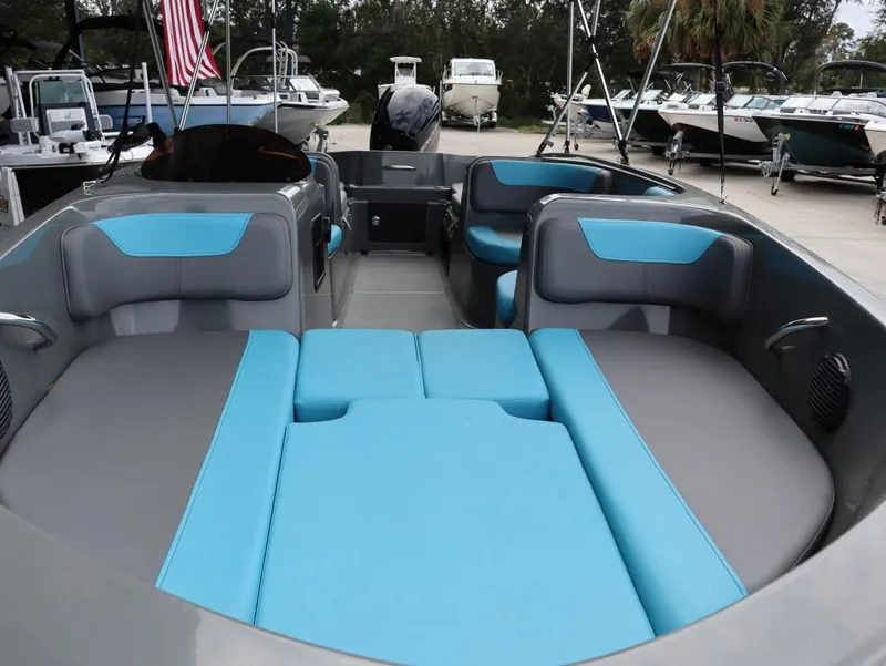 Slide: The Image of Bayliner Element E18 2023 - 11