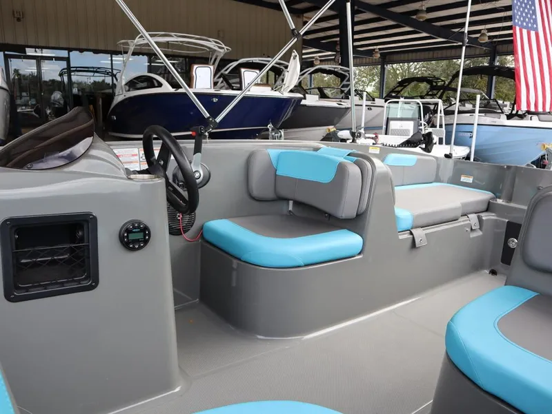 Slide: The Image of Bayliner Element E18 2023 - 14