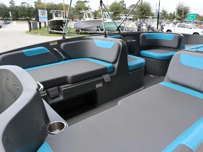 Slide: The Image of Bayliner Element E18 2023 - 20