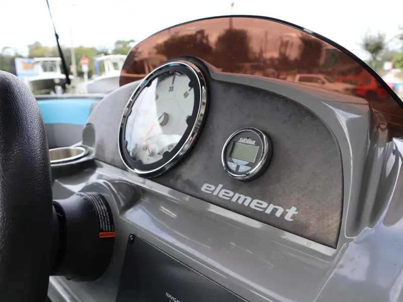 Slide: The Image of Bayliner Element E18 2023 - 21
