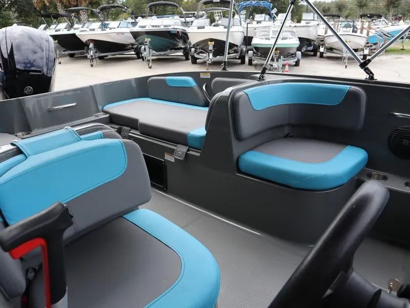 Slide: The Image of Bayliner Element E18 2023 - 22