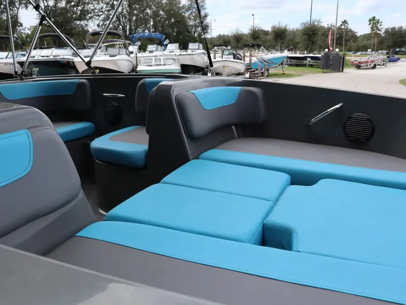 Slide: The Image of Bayliner Element E18 2023 - 23