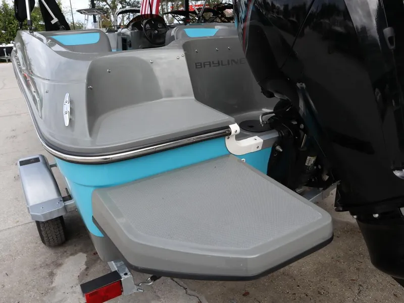 Slide: The Image of Bayliner Element E18 2023 - 7