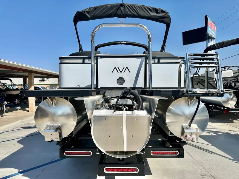 Slide: The Image of Avalon 25' LSZ Platinum Entertainer w/ 200HP Mercury! 2025 - 4