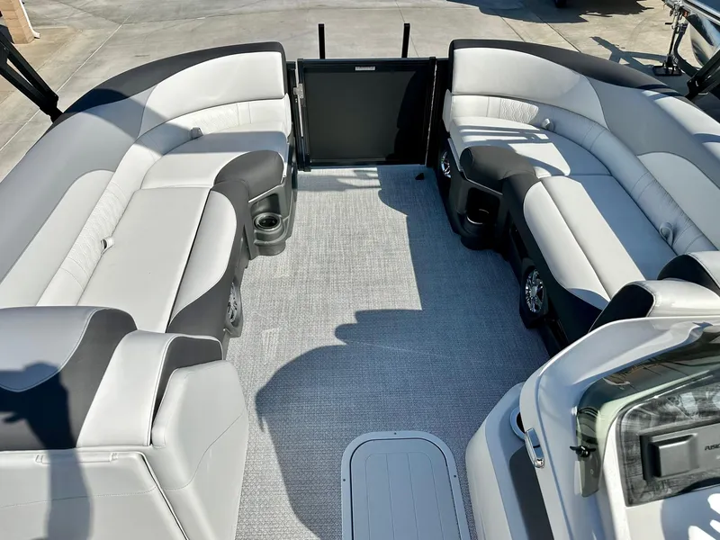 Slide: The Image of Avalon 25' LSZ Platinum Entertainer w/ 200HP Mercury! 2025 - 9