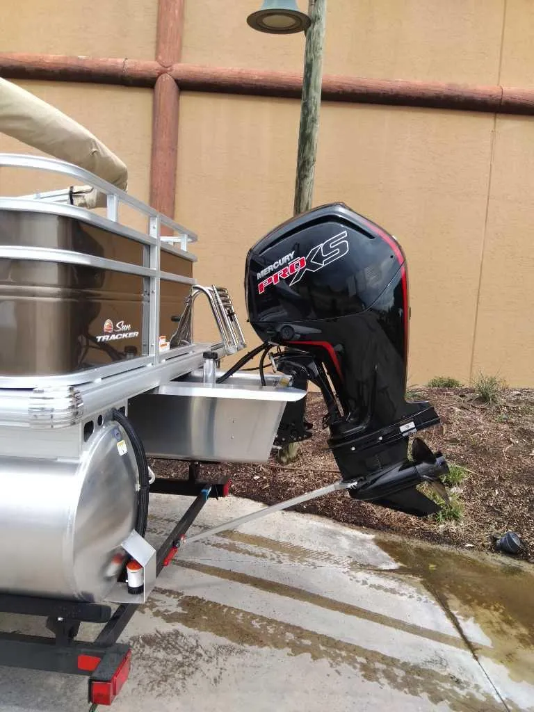 Slide: The Image of 2025 Sun Tracker SportFish 22 DLX with Mercury Pro XS outboard motor. - 4
