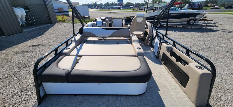 Slide: The Image of Avalon Platinum LSZ 2385 VRB 2025 - 10