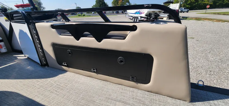 Slide: The Image of Avalon Platinum LSZ 2385 VRB 2025 - 11