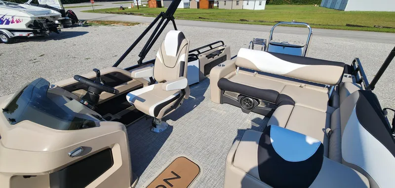 Slide: The Image of Avalon Platinum LSZ 2385 VRB 2025 - 5