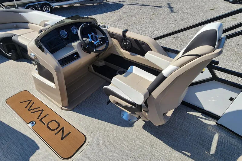 Slide: The Image of Avalon Platinum LSZ 2385 VRB 2025 - 6