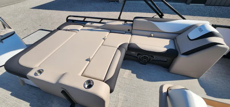 Slide: The Image of Avalon Platinum LSZ 2385 VRB 2025 - 8