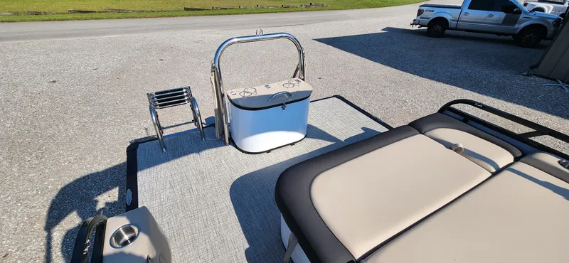 Slide: The Image of Avalon Platinum LSZ 2385 VRB 2025 - 9