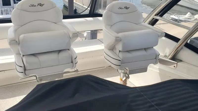 Slide: The Image of Luxurious seating on 2007 Sea Ray 580 Sedan Bridge yacht. - 24
