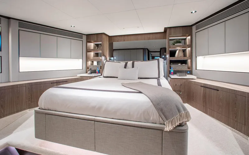 Slide: The Image of FREEDOM 110' Horizon VIP Stateroom - 11