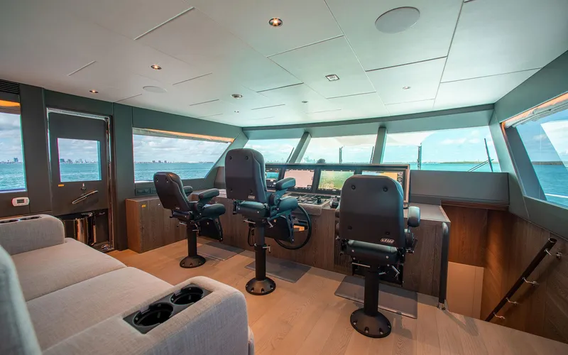 Slide: The Image of FREEDOM 110' Horizon Bridge - 18