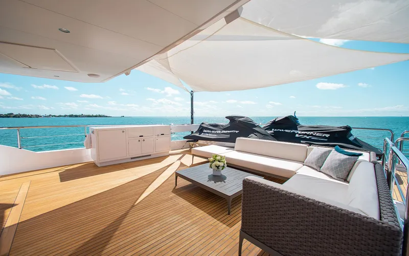 Slide: The Image of FREEDOM 110' Horizon Flybridge - 20