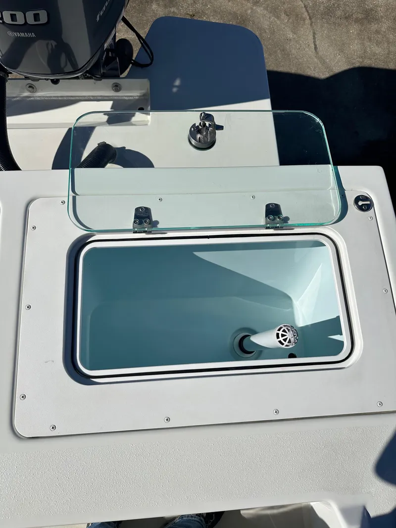 Slide: The Image of 2022 Parker 2520 XLD Sport Cabin boat with open livewell. - 14