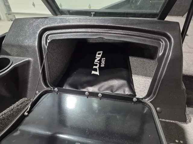 Slide: The Image of Lund 1650 Angler Sport 2025 - 11