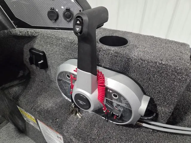 Slide: The Image of Lund 1650 Angler Sport 2025 - 15