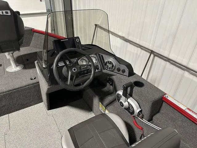 Slide: The Image of Lund 1650 Rebel XL SS 2025 - 12