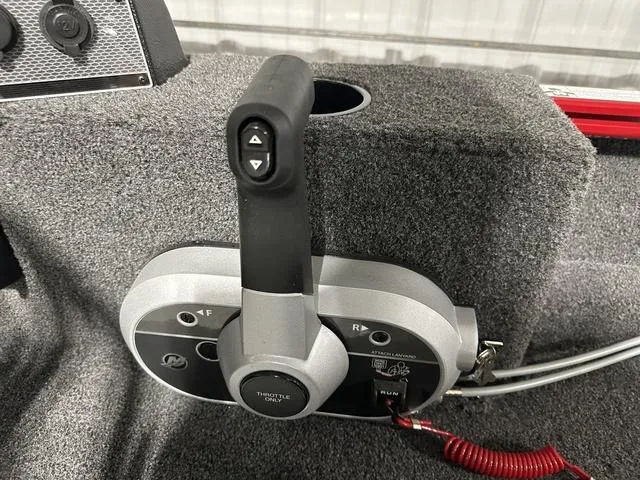 Slide: The Image of Lund 1650 Rebel XL SS 2025 - 15