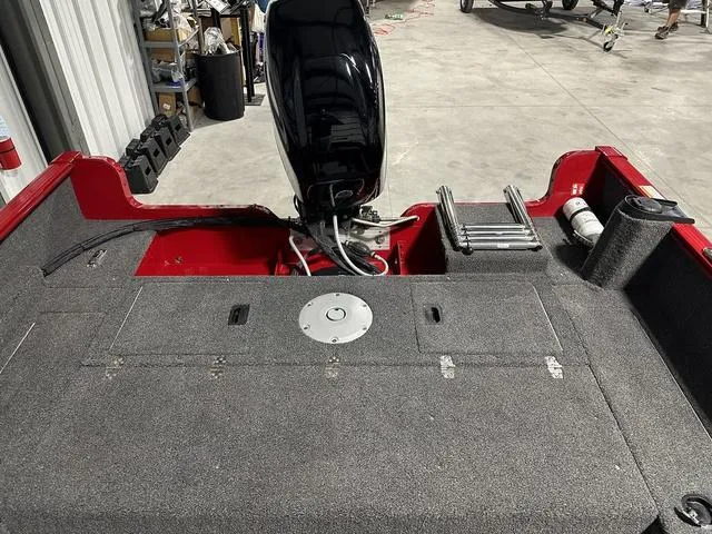 Slide: The Image of Lund 1650 Rebel XL SS 2025 - 8