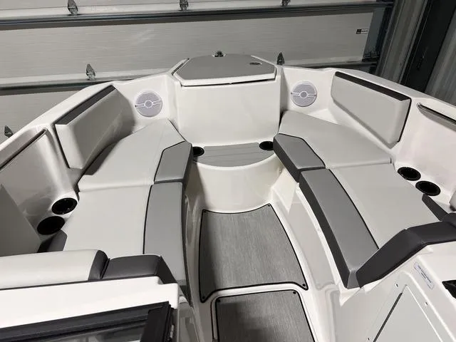 Slide: The Image of Yamaha AR220 2025 - 18