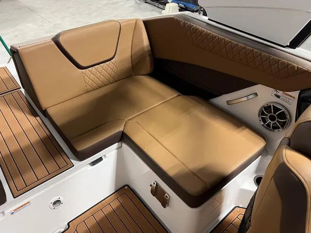 Slide: The Image of Yamaha 222S 2025 - 10