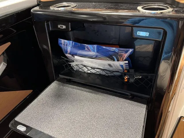 Slide: The Image of Yamaha 222S 2025 - 16