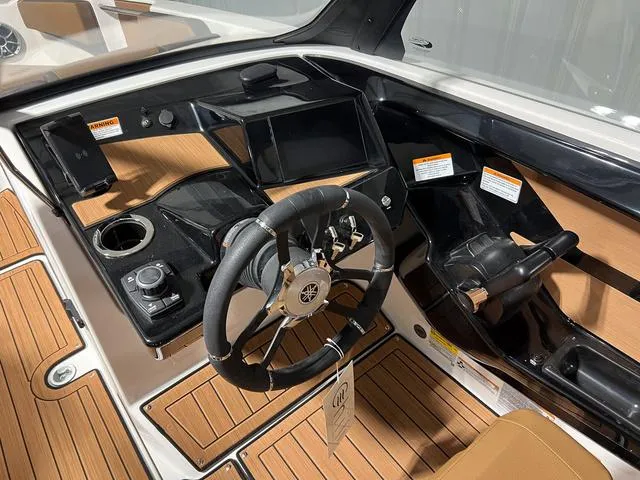 Slide: The Image of Yamaha 222S 2025 - 18