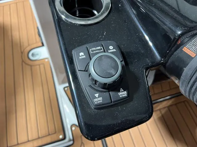 Slide: The Image of Yamaha 222S 2025 - 19