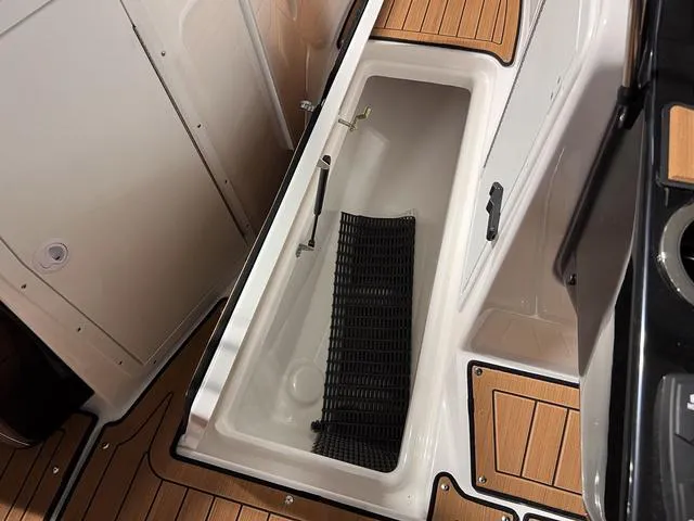 Slide: The Image of Yamaha 222S 2025 - 24