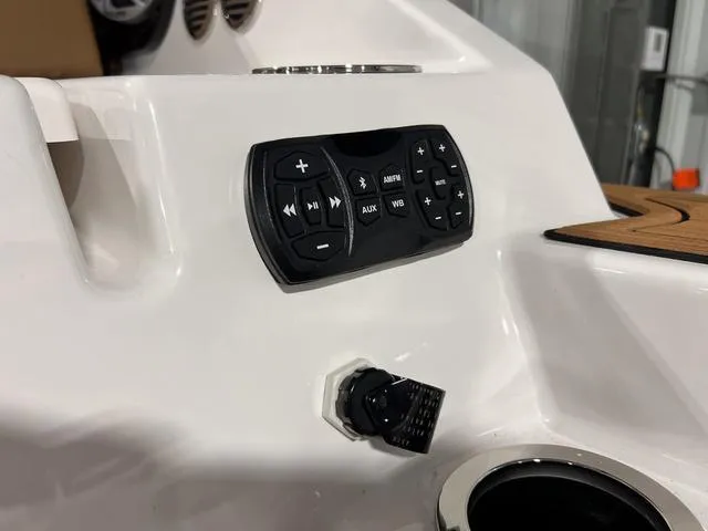 Slide: The Image of Yamaha 222S 2025 - 6