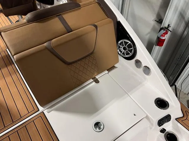 Slide: The Image of Yamaha 222S 2025 - 7