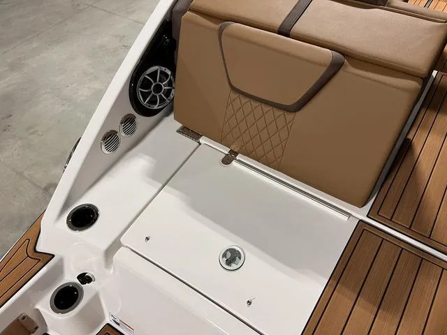 Slide: The Image of Yamaha 222S 2025 - 8