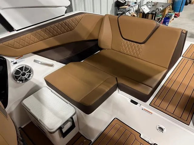 Slide: The Image of Yamaha 222S 2025 - 9