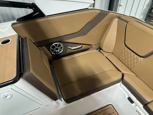 Slide: The Image of Yamaha 252S 2025 - 10