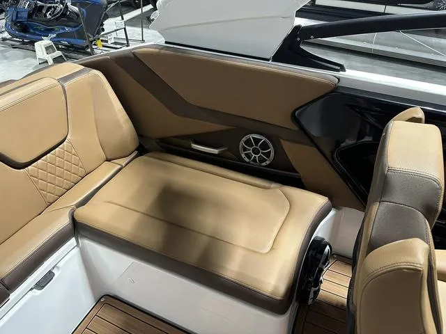 Slide: The Image of Yamaha 252S 2025 - 11