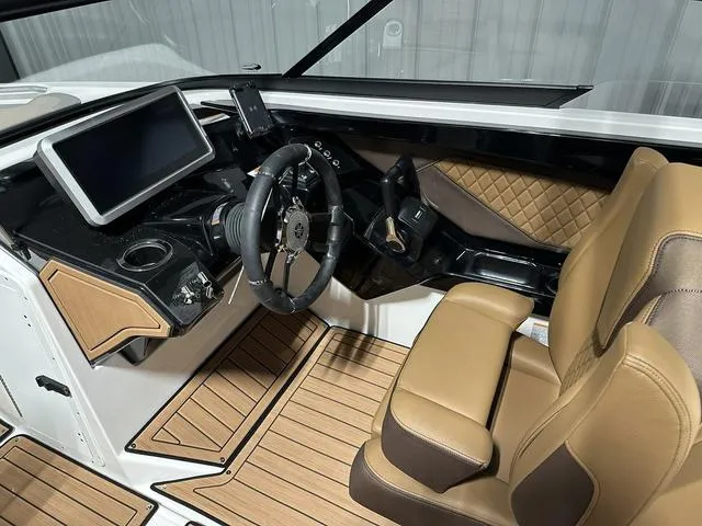 Slide: The Image of Yamaha 252S 2025 - 16