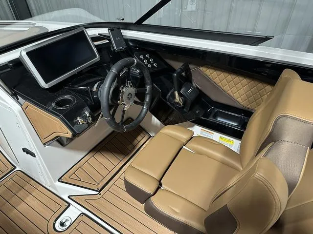 Slide: The Image of Yamaha 252S 2025 - 17