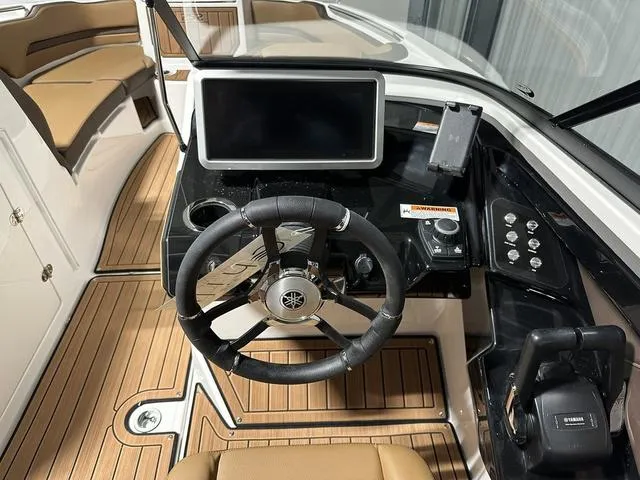 Slide: The Image of Yamaha 252S 2025 - 18