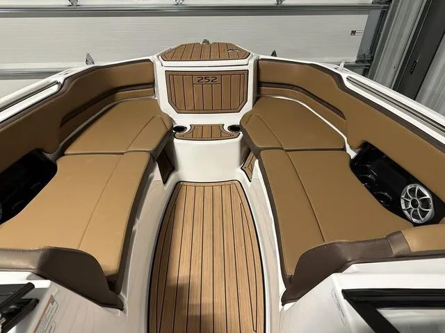 Slide: The Image of Yamaha 252S 2025 - 23