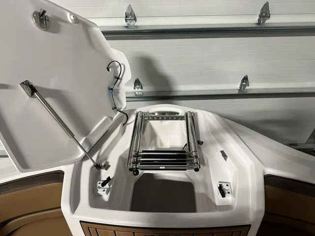 Slide: The Image of Yamaha 252S 2025 - 26