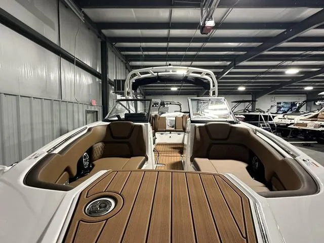 Slide: The Image of Yamaha 252S 2025 - 4