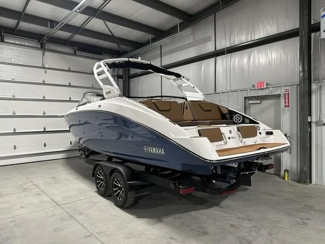 Slide: The Image of Yamaha 252S 2025 - 5