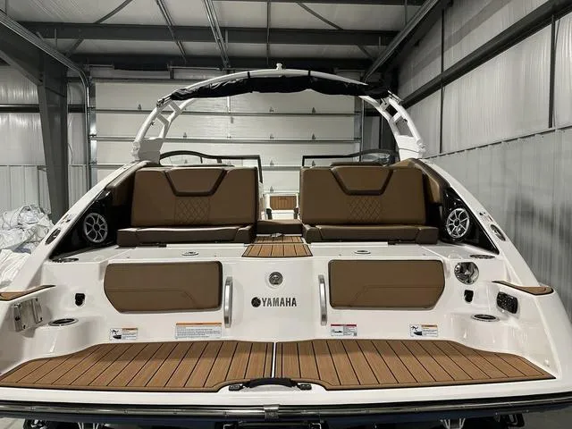 Slide: The Image of Yamaha 252S 2025 - 6